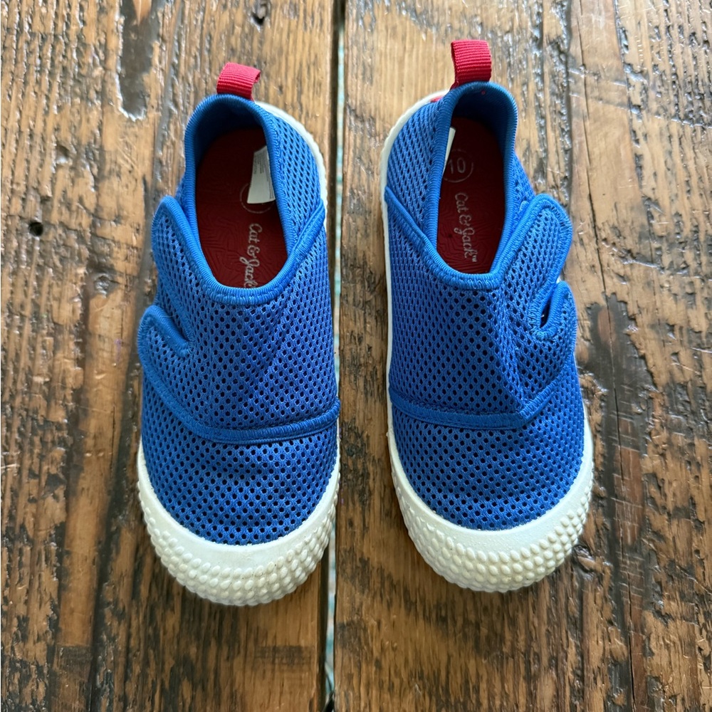 Cat and Jack water shoes. - Size 10
